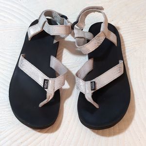 Teva Silver Metallic Thong Sandals Ladies 10